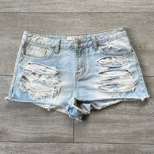 Cali Jeans fits like Size 27 marked size 7 light blue denim shorts